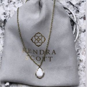 Kendra Scott necklace